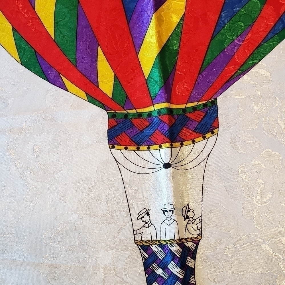 balloon Scarf - Picture 3 of 7